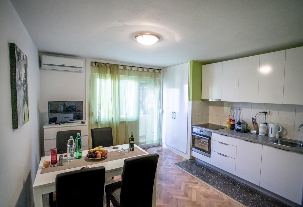 Apartment Omis Holiday Esterno foto